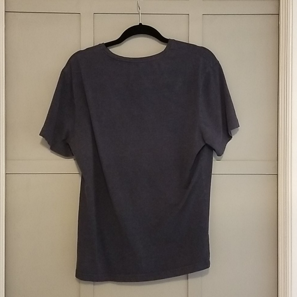 T-Shirt - Picture 2 of 3
